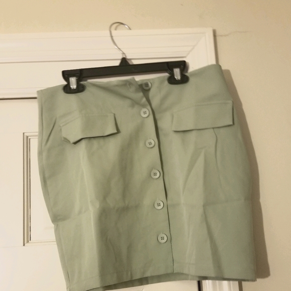 Button down Green skirt (M) - Picture 1 of 3
